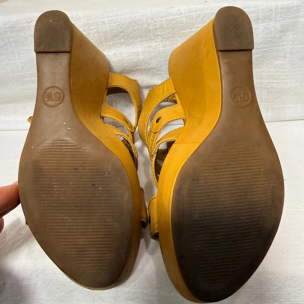 Xhilaration Yellow‎ Mustard Strappy Wedge Sandals Women's Size 5.5 Buckle